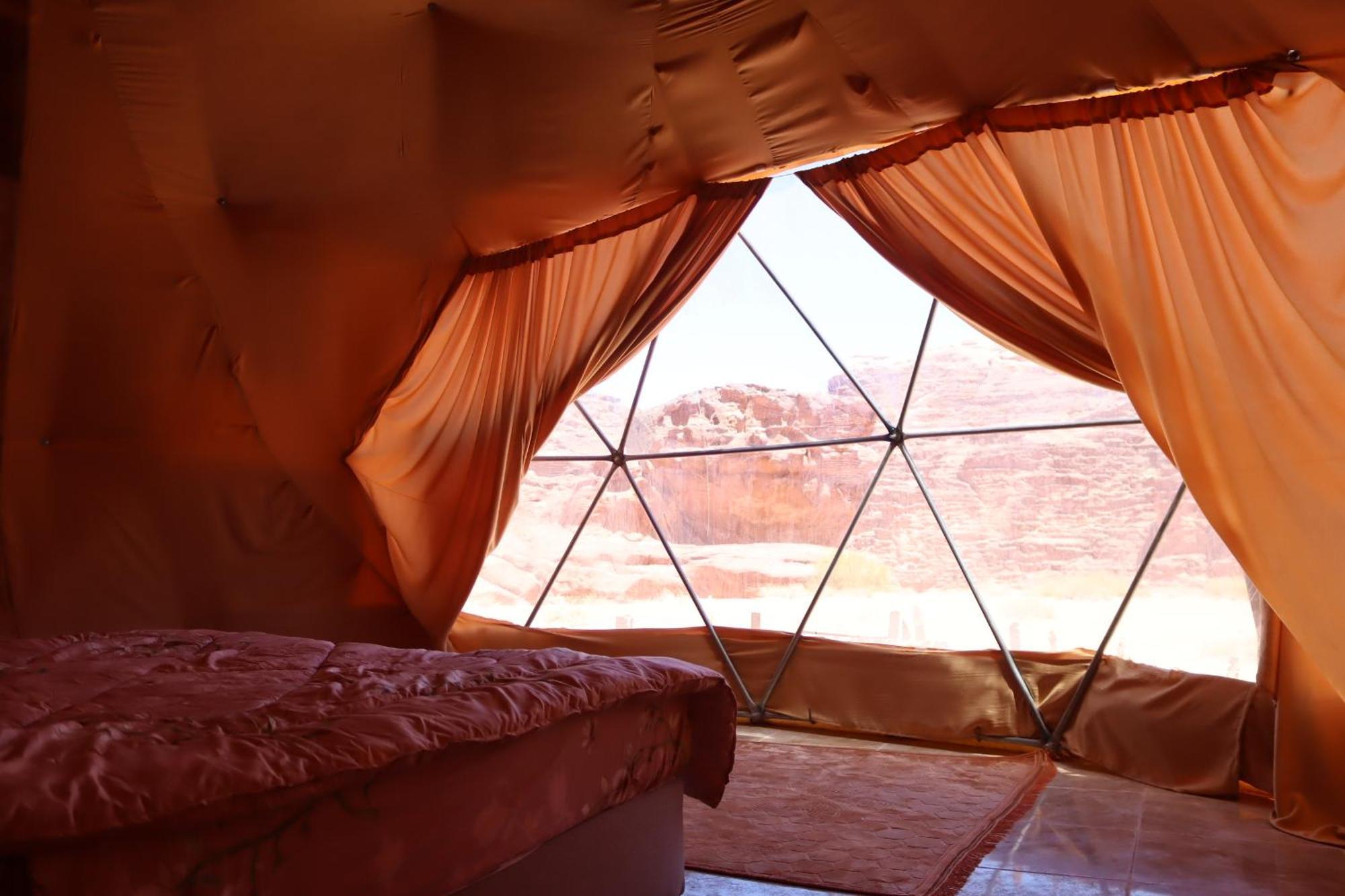 Wadi Rum Bubble Camp & Tour Luaran gambar
